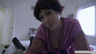 Развълнуван мама Джесика Райън приема на своя доведен син, за да отсосать го най-младият член