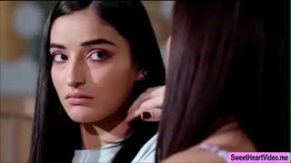 Алана Круз і Эмілі Уіліс выкарыстоўваюць мову адзін аднаго для дасягнення аргазму