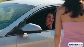 Τρία σούπερ hot κορίτσια κάνουν στο κρεβάτι.Δύο από τους χάλια τους κοκκινομάλλα φίλους στητό στήθος πριν από μία γλείφει την 19yo gfs μουνί της, ενώ facesitting η κοκκινομάλλα.Το κορίτσι τρώει το μουνί και μετά τρίψτε κάθε άλλοι μουνί μέχρι να τελειώσεις