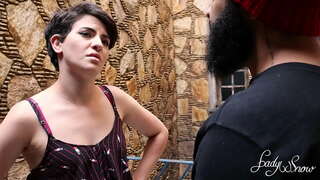 Comunistinha έχει να ψηφίσουν για το Boulos και μετατράπηκε σε ένα κέρατο